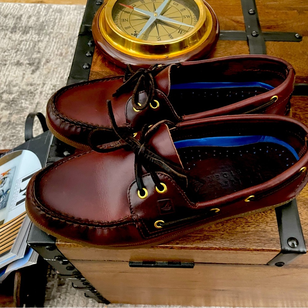 Classic Sperry topsider raisin